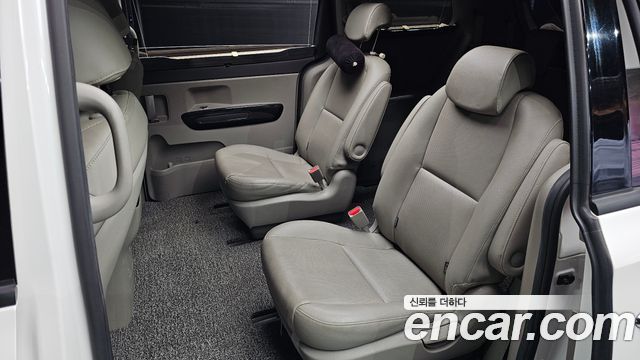 Kia Canival 2015 — photo 11