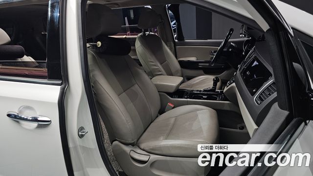 Kia Canival 2015 — photo 12