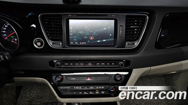 Kia Canival 2015 — photo 14