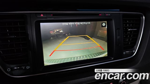 Kia Canival 2015 — photo 15
