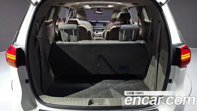 Kia Canival 2015 — photo 20