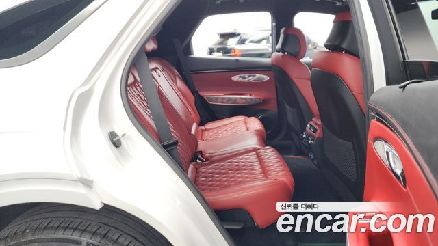 Genesis GV70 2021 — photo 17