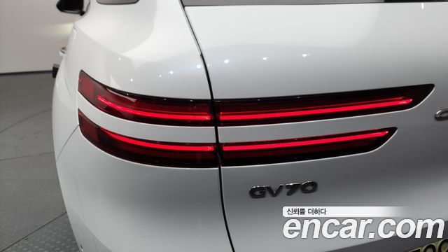 Genesis GV70 2021 — photo 9