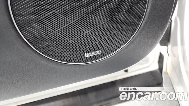 Genesis GV70 2021 — photo 37