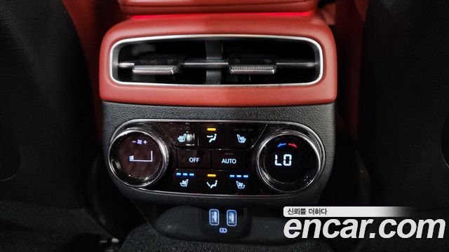 Genesis GV70 2021 — photo 38