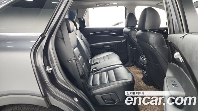 Kia Sorento 2019 — photo 17