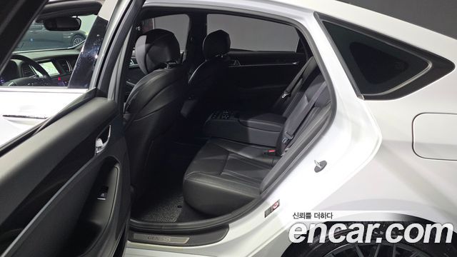 Genesis G80 2020 — photo 17