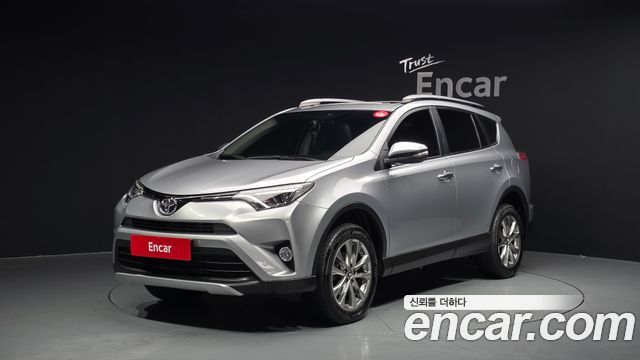 Toyota RAV4 2017 — photo 1