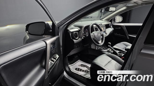 Toyota RAV4 2017 — photo 10