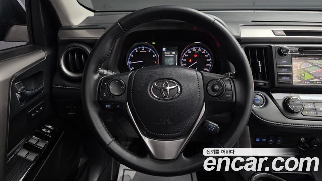Toyota RAV4 2017 — photo 15