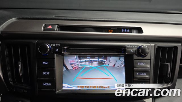 Toyota RAV4 2017 — photo 16