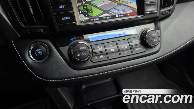 Toyota RAV4 2017 — photo 17