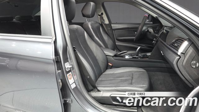 BMW 3-Series 2017 — photo 11