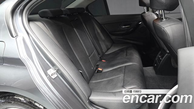 BMW 3-Series 2017 — photo 12