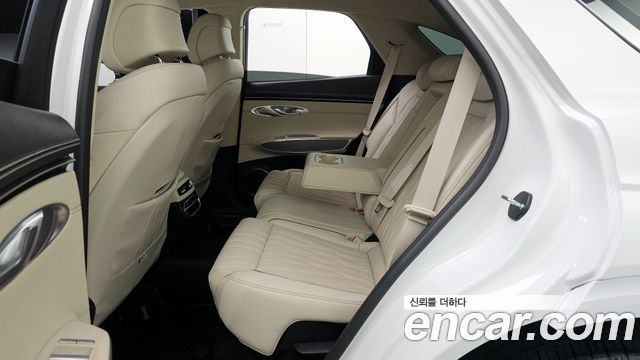 Genesis GV70 2023 — photo 12