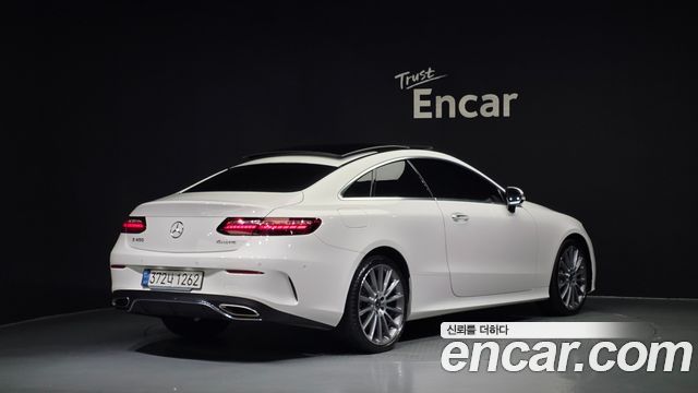 Mercedes-Benz E-Class 2022 — photo 2
