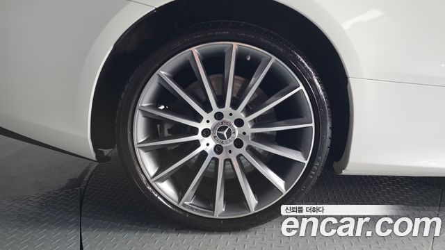Mercedes-Benz E-Class 2022 — photo 5