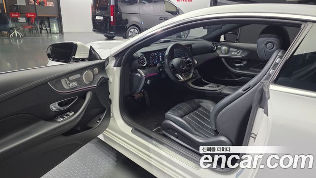 Mercedes-Benz E-Class 2022 — photo 10