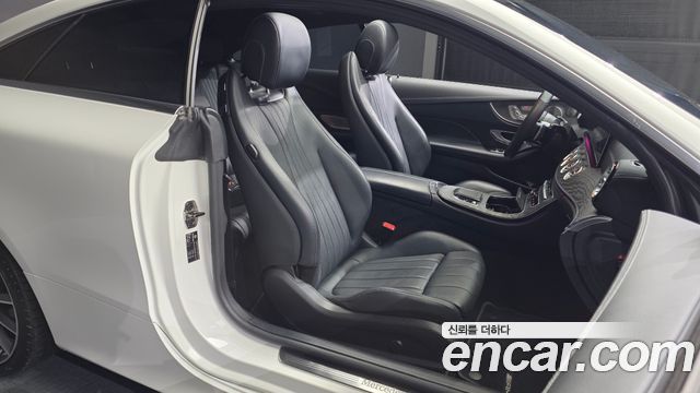 Mercedes-Benz E-Class 2022 — photo 12