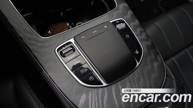 Mercedes-Benz E-Class 2022 — photo 17