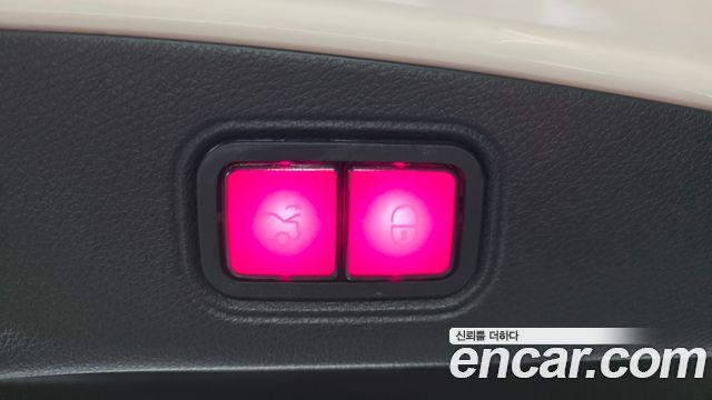 Mercedes-Benz E-Class 2022 — photo 18