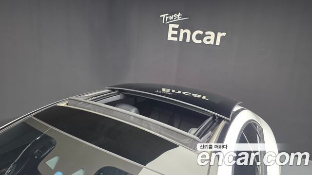 Mercedes-Benz E-Class 2022 — photo 20