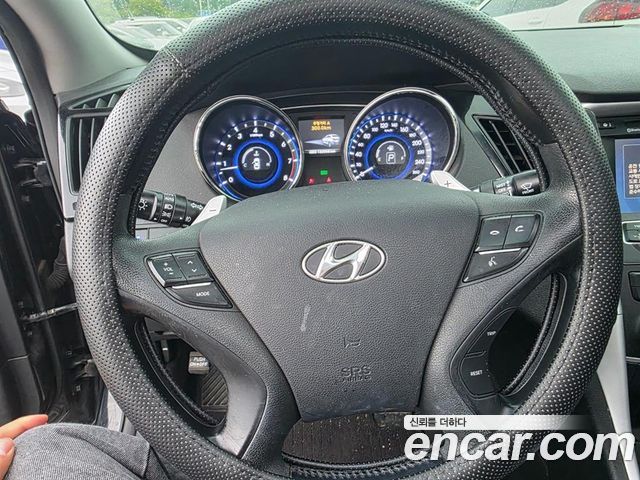 Hyundai Sonata 2011 — photo 14
