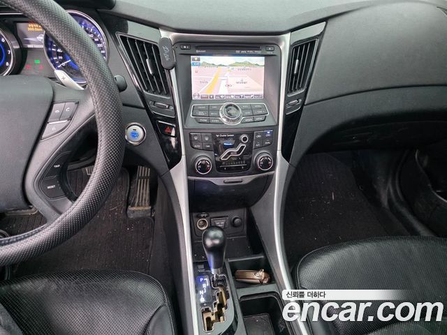Hyundai Sonata 2011 — photo 18
