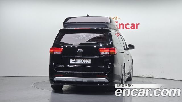 Kia Canival 2018 — photo 4