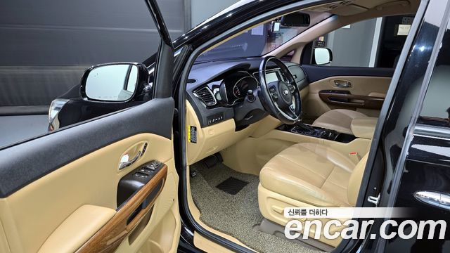 Kia Canival 2018 — photo 13