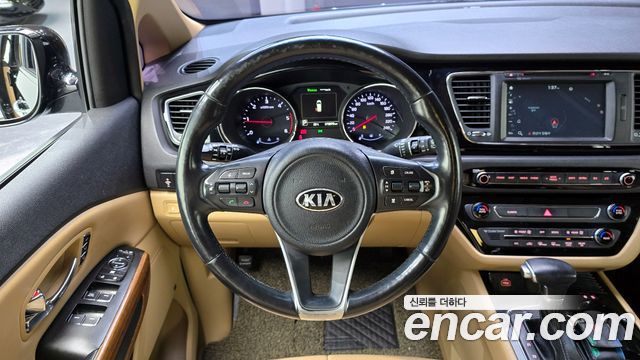 Kia Canival 2018 — photo 18