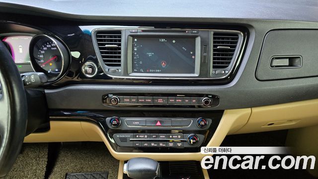 Kia Canival 2018 — photo 25