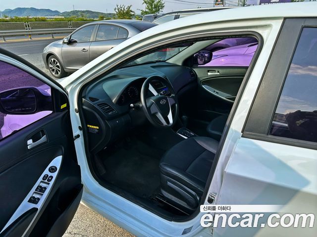 Hyundai Accent 2015 — photo 9
