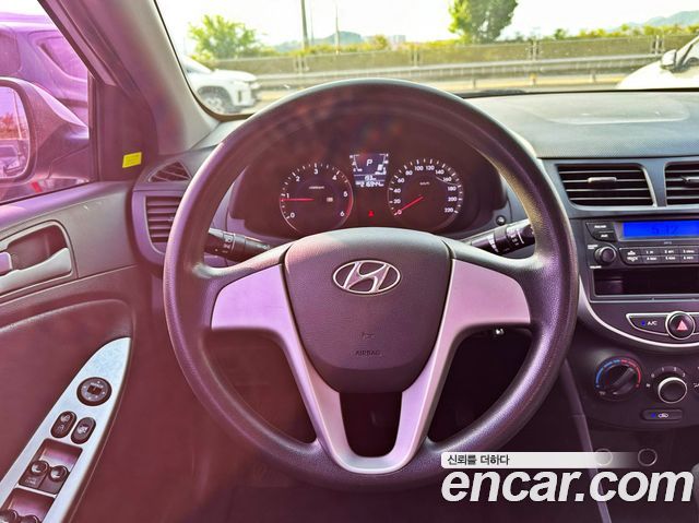 Hyundai Accent 2015 — photo 14