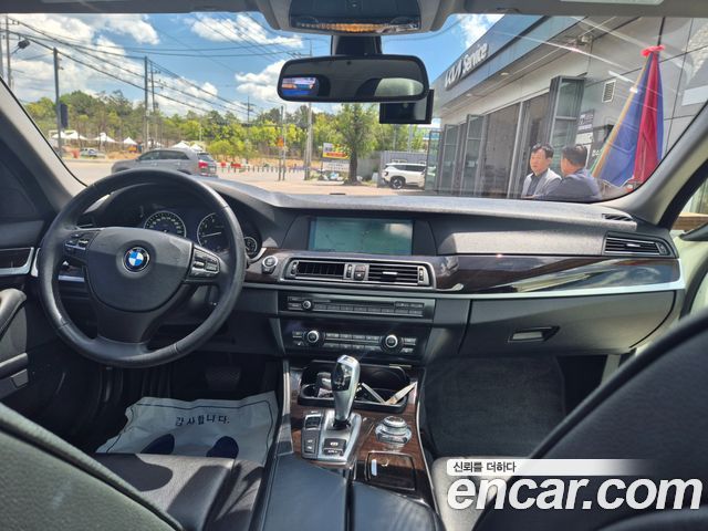BMW 5-Series 2012 — photo 8