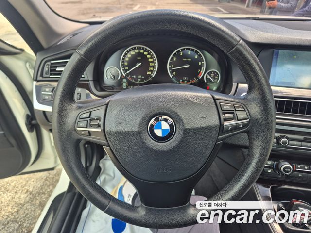 BMW 5-Series 2012 — photo 13