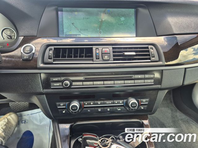 BMW 5-Series 2012 — photo 15