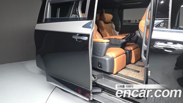 Toyota Alphard 2025 — photo 18