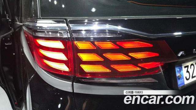Toyota Alphard 2025 — photo 9