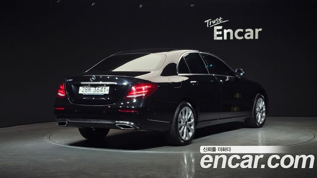 Mercedes-Benz E-Class 2018 — photo 2