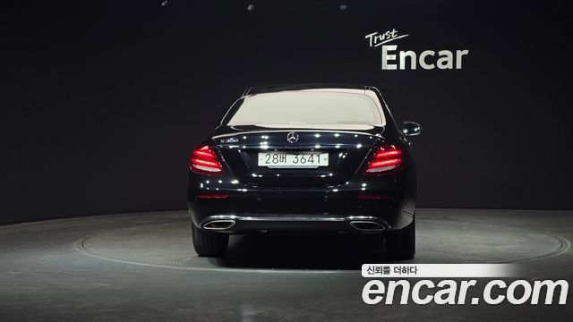 Mercedes-Benz E-Class 2018 — photo 4