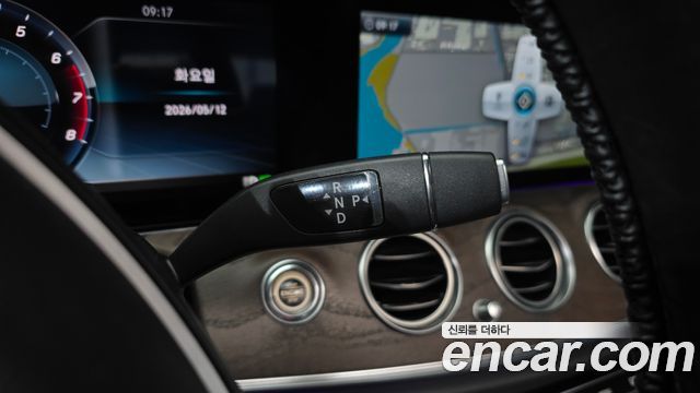 Mercedes-Benz E-Class 2018 — photo 9