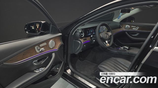 Mercedes-Benz E-Class 2018 — photo 10
