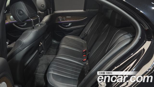 Mercedes-Benz E-Class 2018 — photo 11