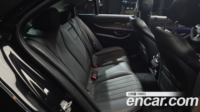 Mercedes-Benz E-Class 2018 — photo 12