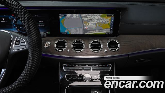 Mercedes-Benz E-Class 2018 — photo 14