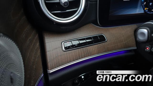 Mercedes-Benz E-Class 2018 — photo 17