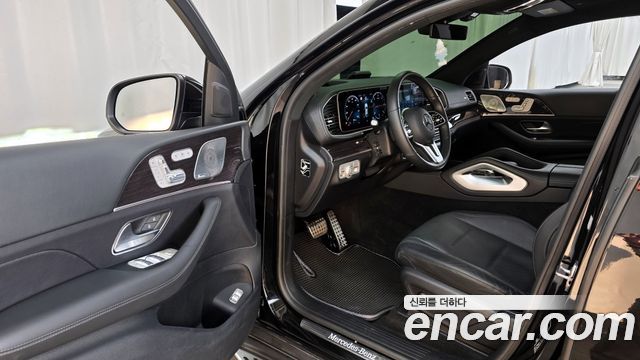 Mercedes-Benz GLE-Class 2020 — photo 13