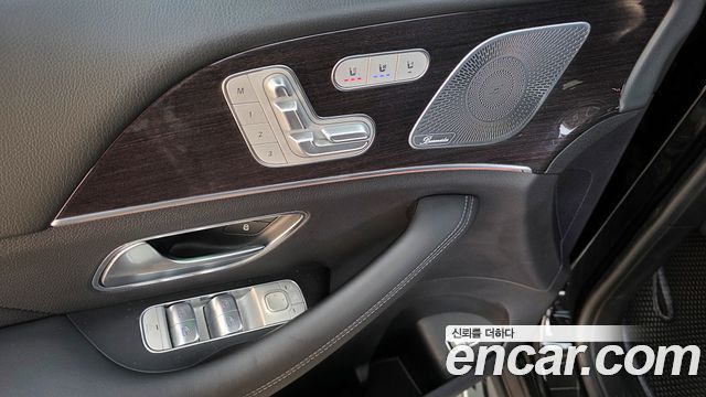 Mercedes-Benz GLE-Class 2020 — photo 29
