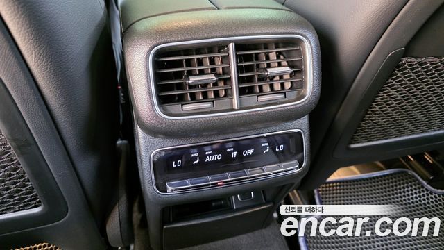 Mercedes-Benz GLE-Class 2020 — photo 32